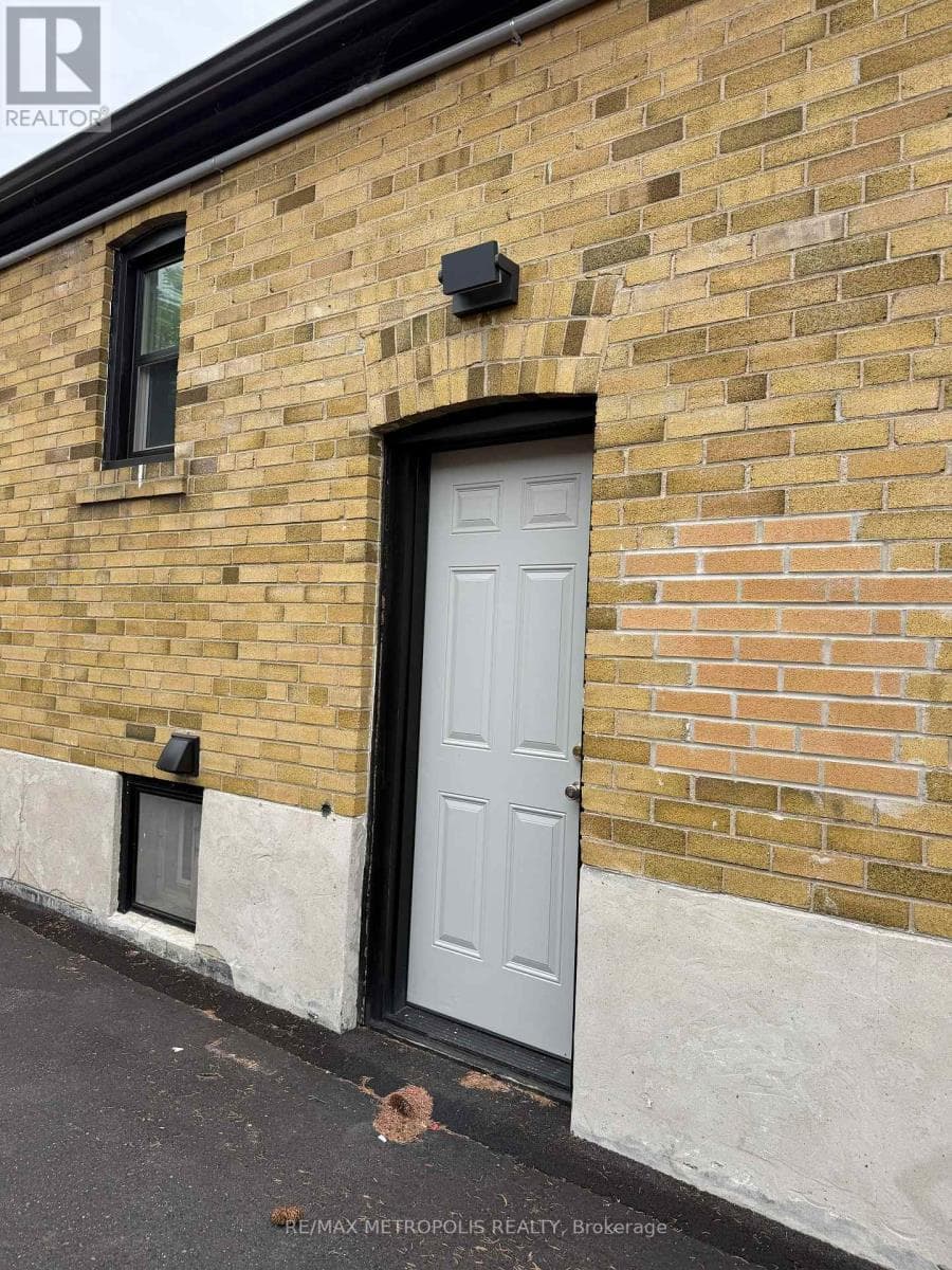 Wexford-Maryvale detached bungalow on 175-ft lot with finished basement and separate entrance 24