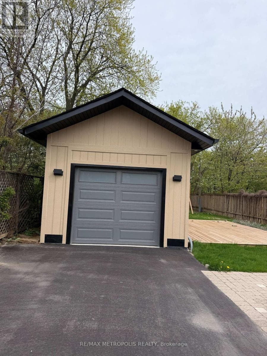 Wexford-Maryvale detached bungalow on 175-ft lot with finished basement and separate entrance 25