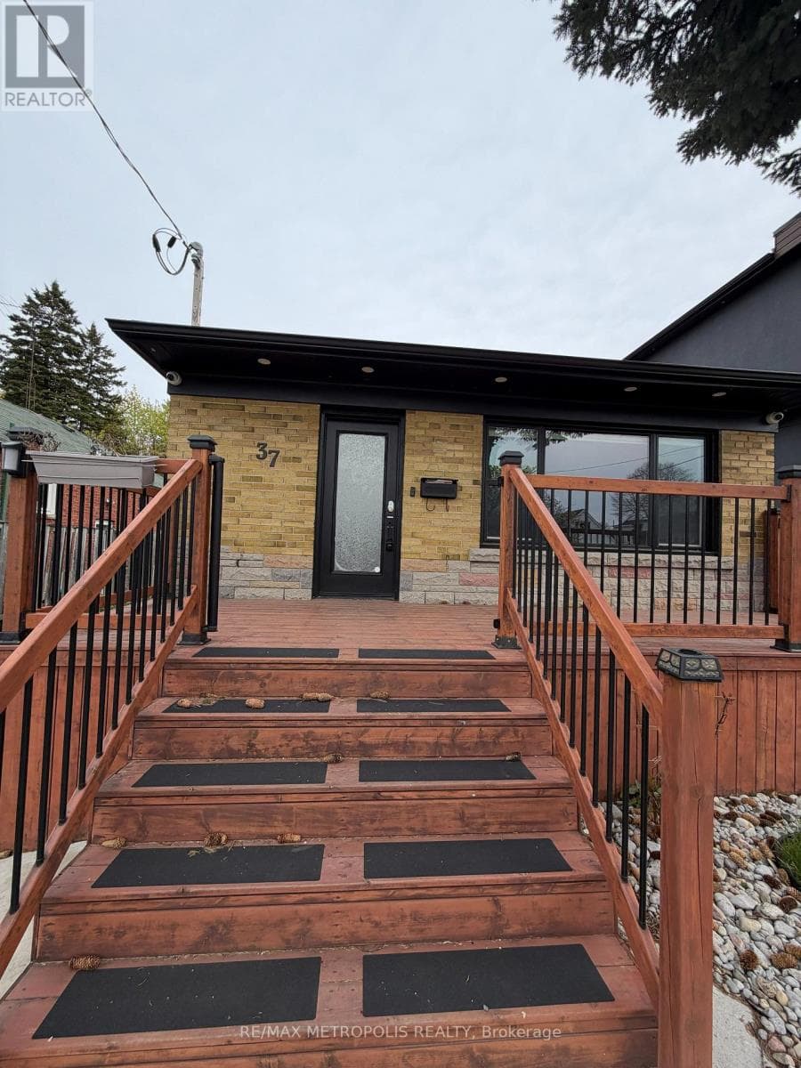 Wexford-Maryvale detached bungalow on 175-ft lot with finished basement and separate entrance 3