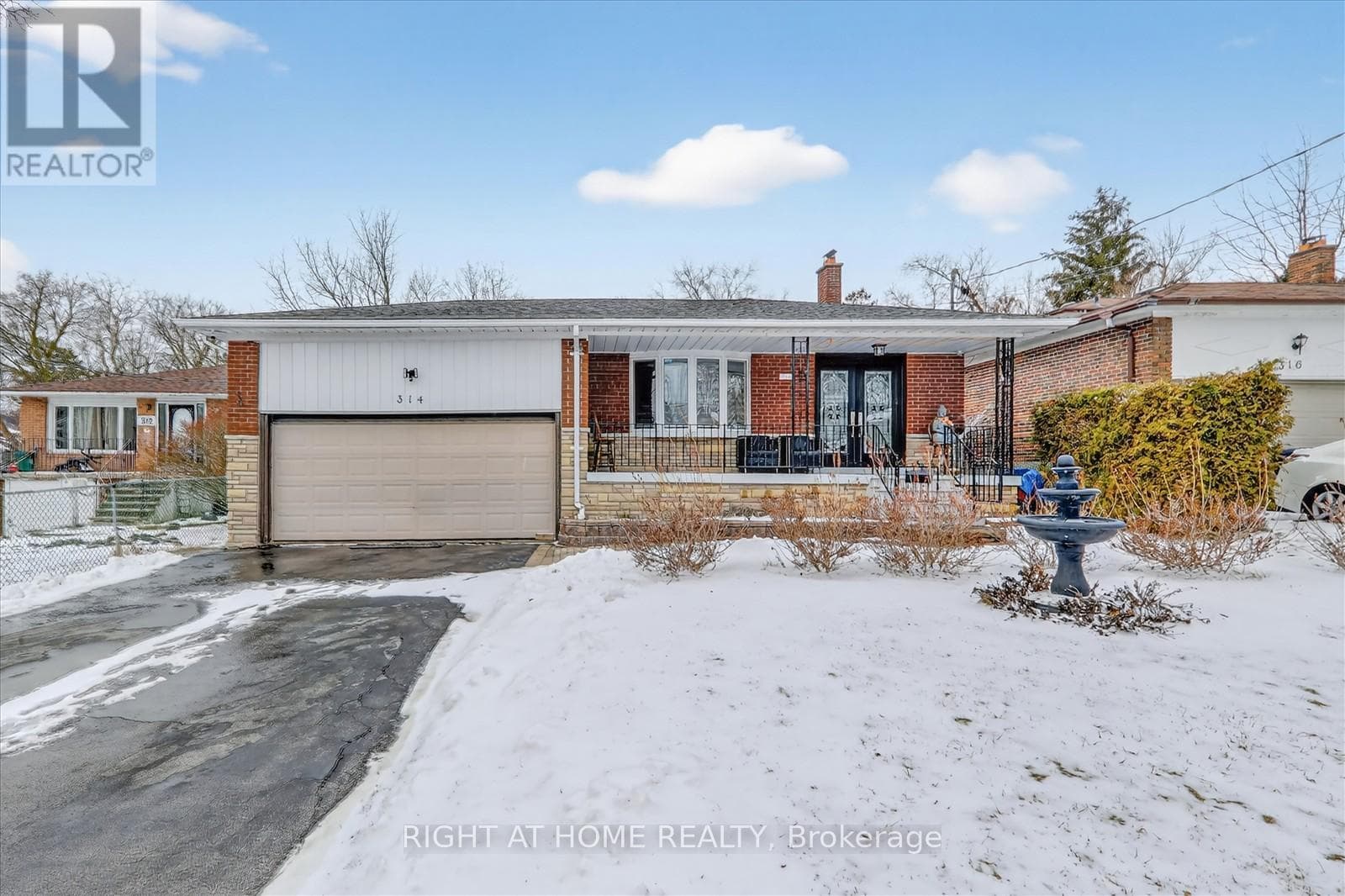 Renovated 4+1 detached on rare 50 x 278 ft lot in Highland Creek, minutes to UTSC