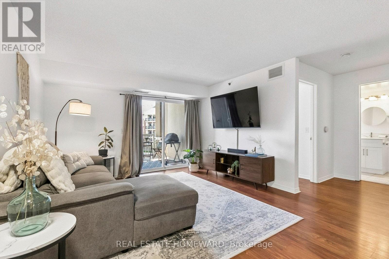 Top floor 1,100+ sqft 2-bed condo near Warden Station with 2 parking spots and Eglinton LRT access 10