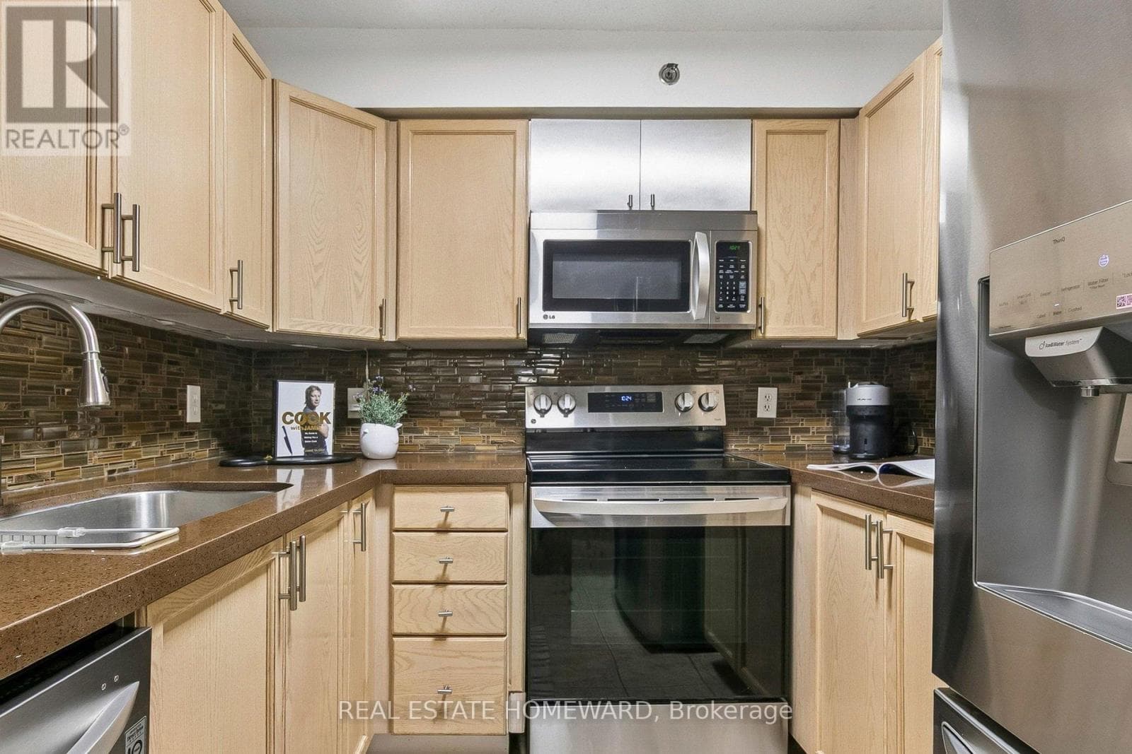 Top floor 1,100+ sqft 2-bed condo near Warden Station with 2 parking spots and Eglinton LRT access 22
