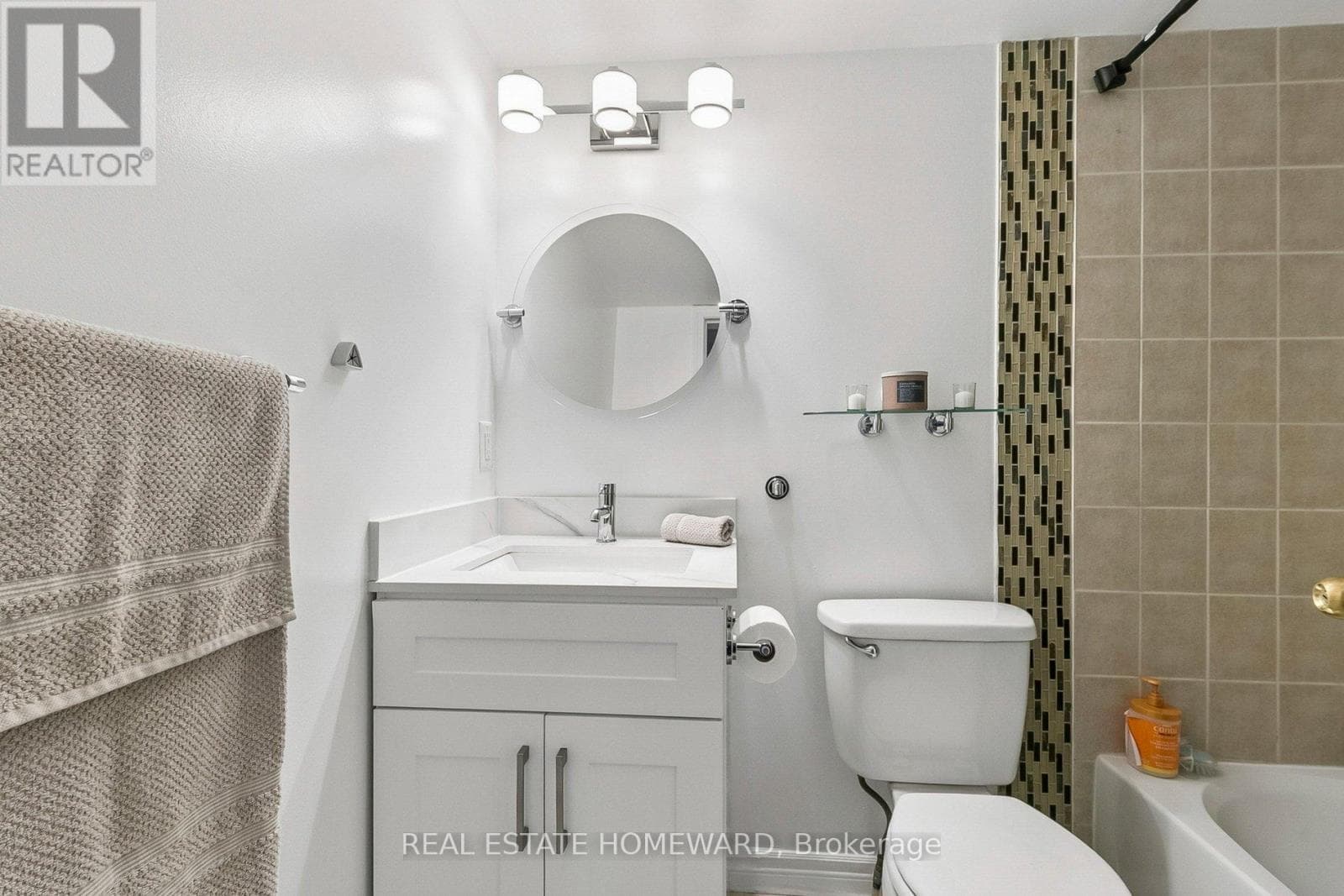 Top floor 1,100+ sqft 2-bed condo near Warden Station with 2 parking spots and Eglinton LRT access 35