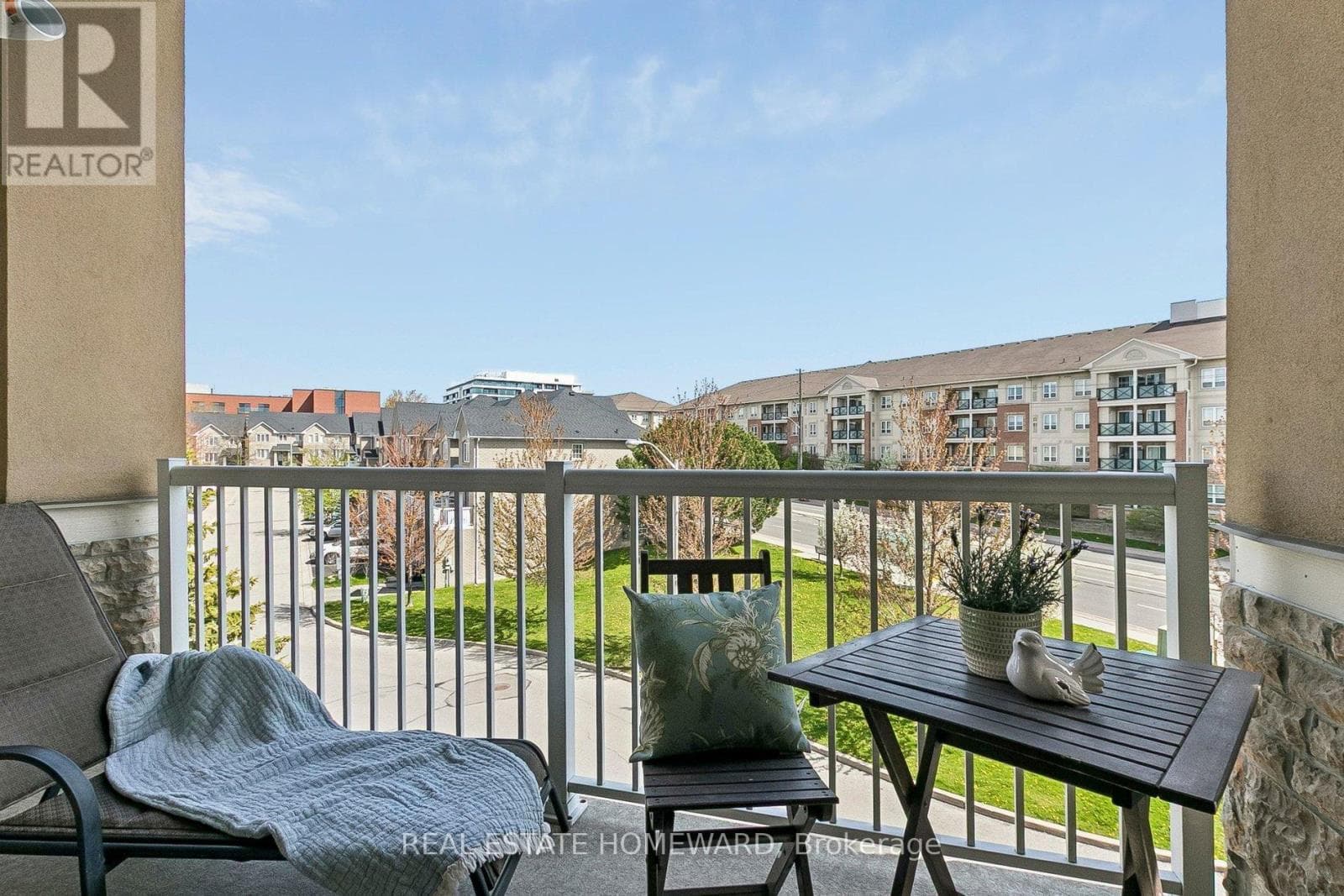 Top floor 1,100+ sqft 2-bed condo near Warden Station with 2 parking spots and Eglinton LRT access 38