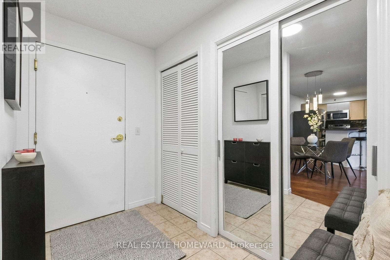 Top floor 1,100+ sqft 2-bed condo near Warden Station with 2 parking spots and Eglinton LRT access 4