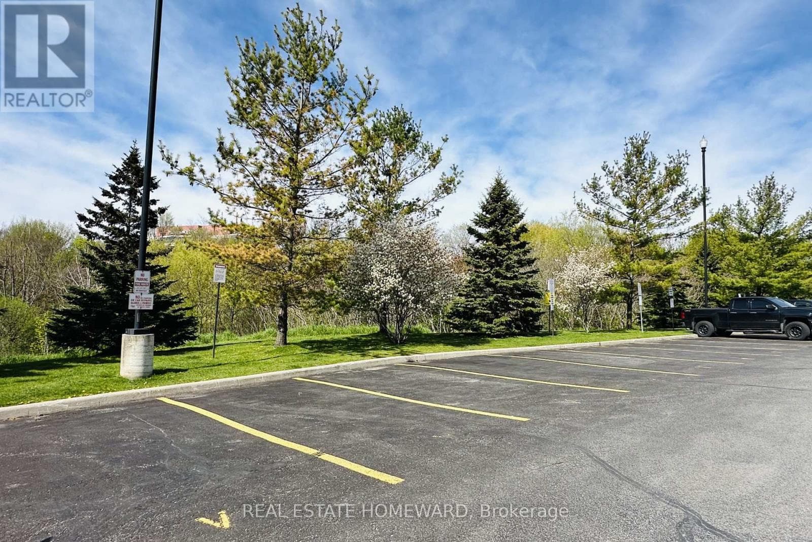 Top floor 1,100+ sqft 2-bed condo near Warden Station with 2 parking spots and Eglinton LRT access 41