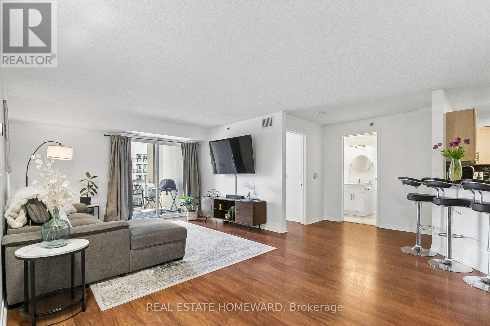 Top floor 1,100+ sqft 2-bed condo near Warden Station with 2 parking spots and Eglinton LRT access 5