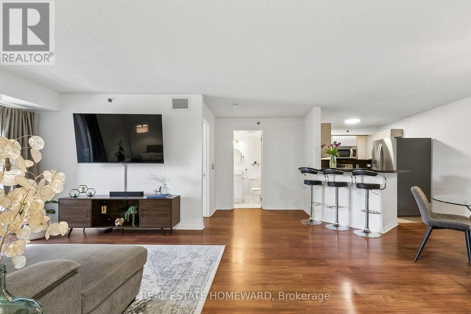 Top floor 1,100+ sqft 2-bed condo near Warden Station with 2 parking spots and Eglinton LRT access 6