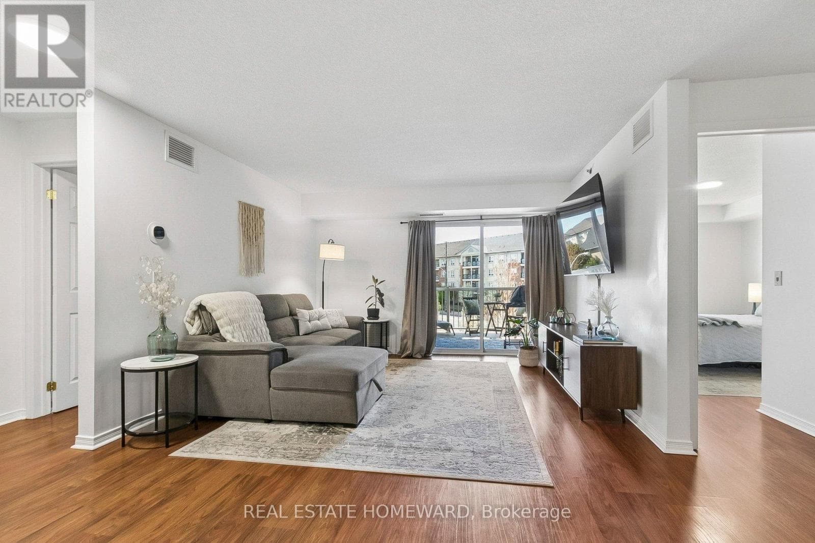 Top floor 1,100+ sqft 2-bed condo near Warden Station with 2 parking spots and Eglinton LRT access 8