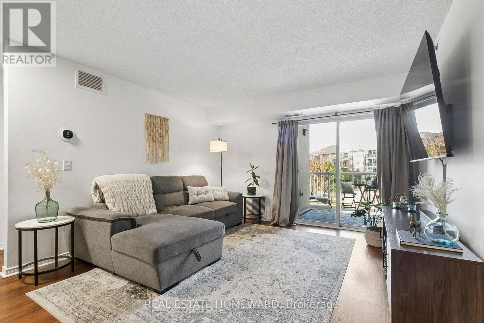 Top floor 1,100+ sqft 2-bed condo near Warden Station with 2 parking spots and Eglinton LRT access 9