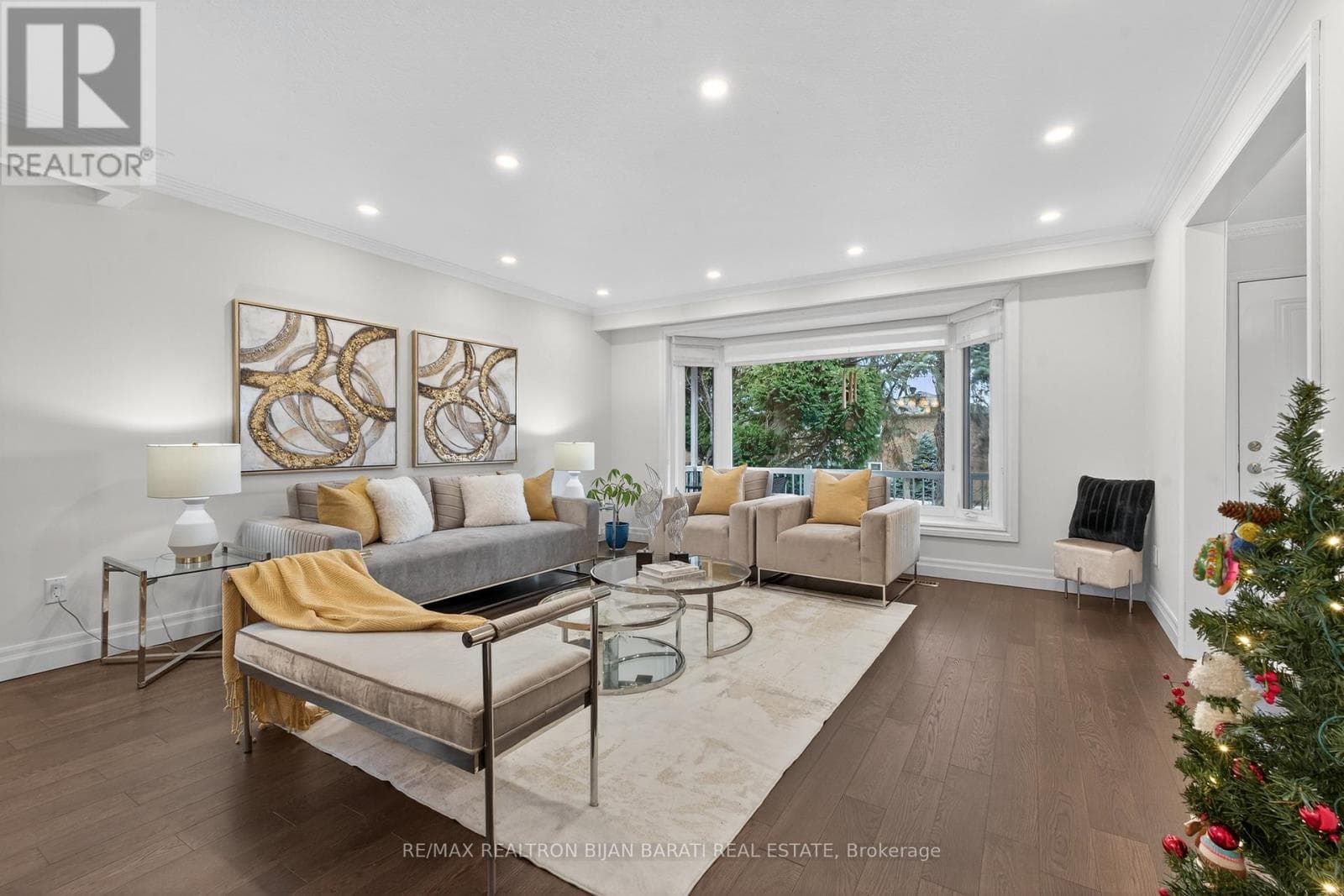 Renovated 4-level backsplit in Bayview Woods-Steeles with second-suite potential 11