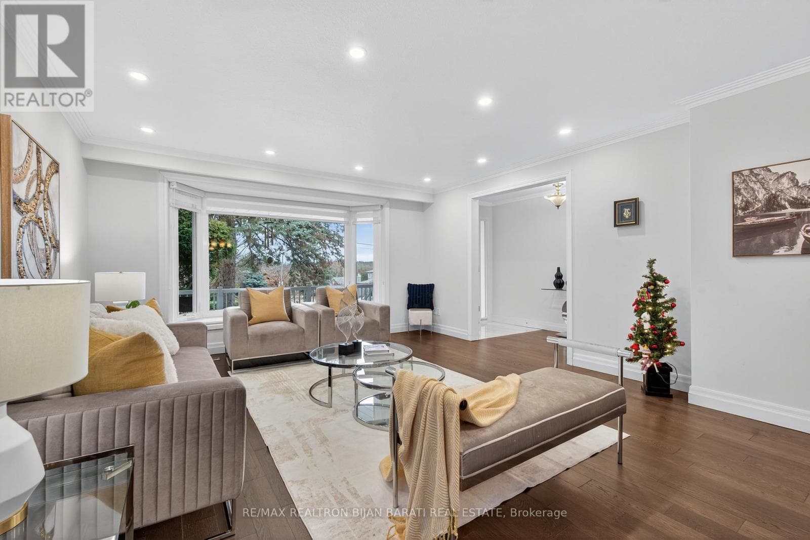 Renovated 4-level backsplit in Bayview Woods-Steeles with second-suite potential 12