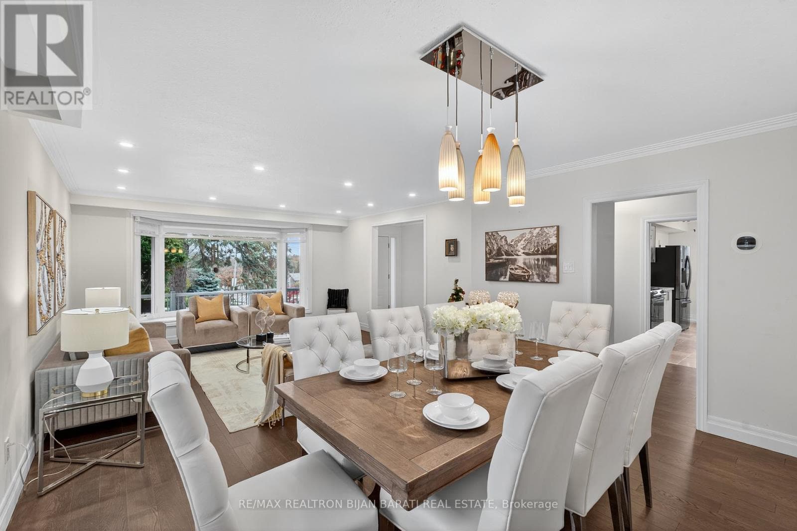 Renovated 4-level backsplit in Bayview Woods-Steeles with second-suite potential 13