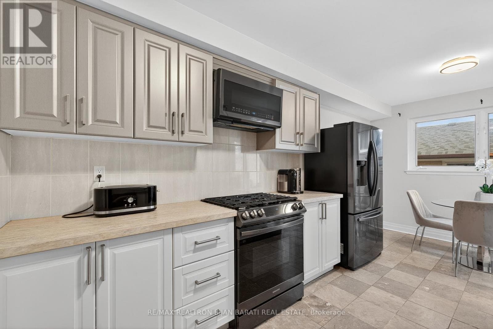 Renovated 4-level backsplit in Bayview Woods-Steeles with second-suite potential 16