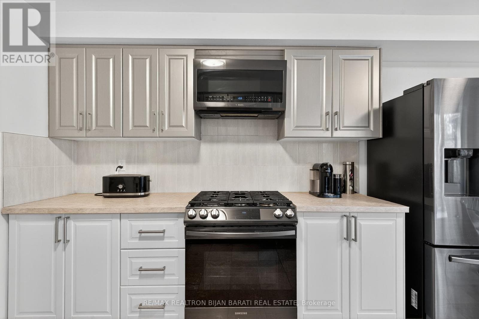 Renovated 4-level backsplit in Bayview Woods-Steeles with second-suite potential 18