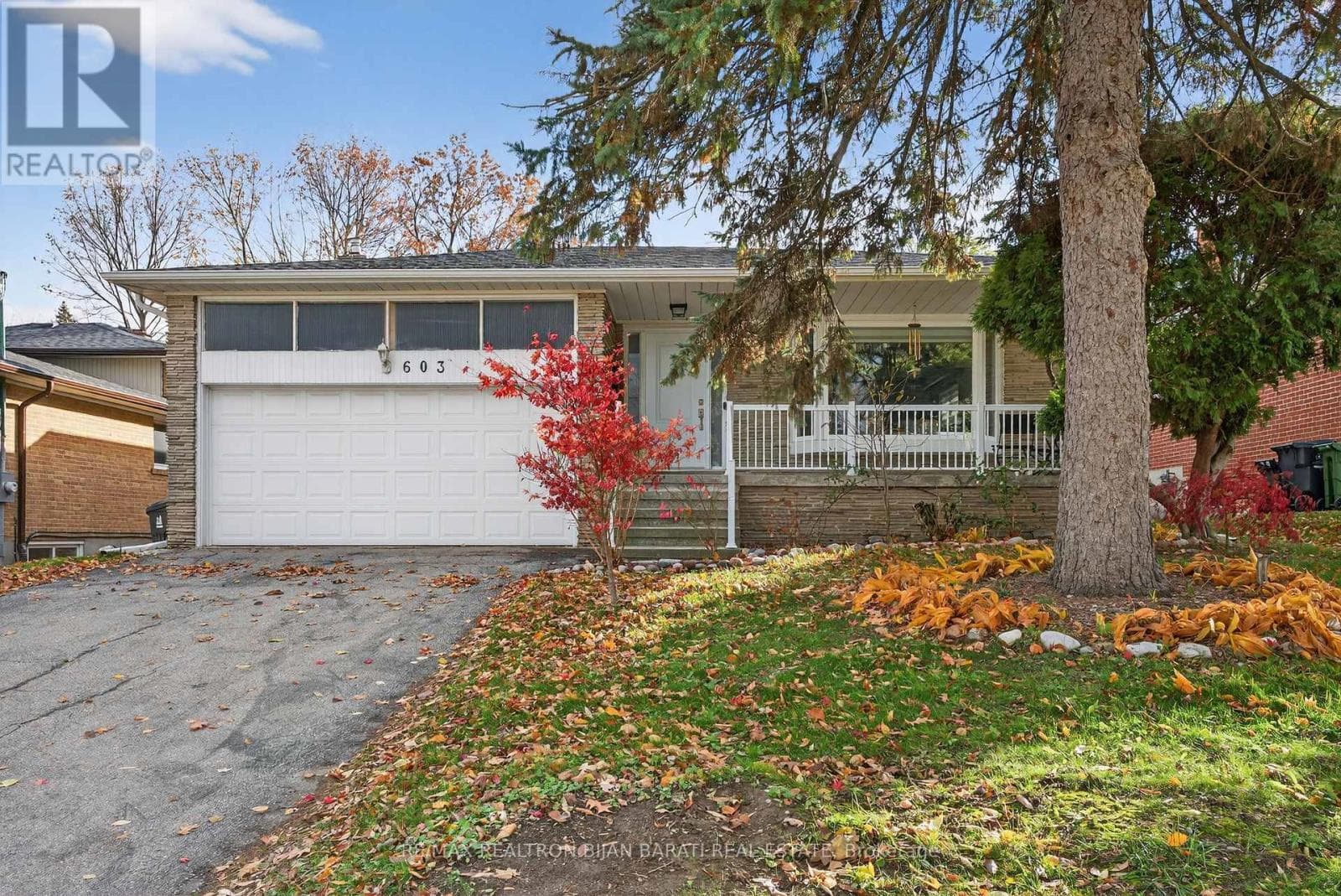 Renovated 4-level backsplit in Bayview Woods-Steeles with second-suite potential 2