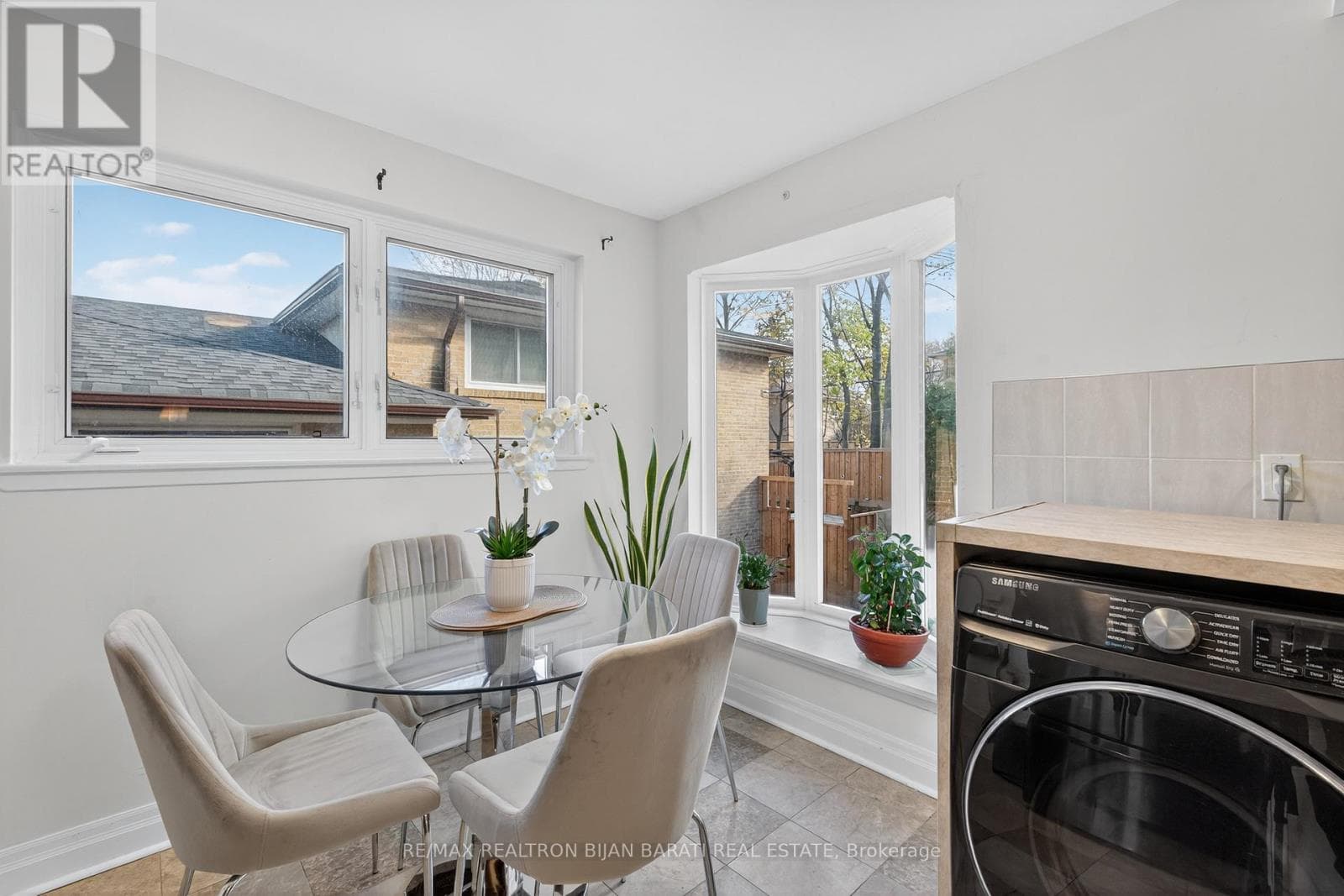 Renovated 4-level backsplit in Bayview Woods-Steeles with second-suite potential 21