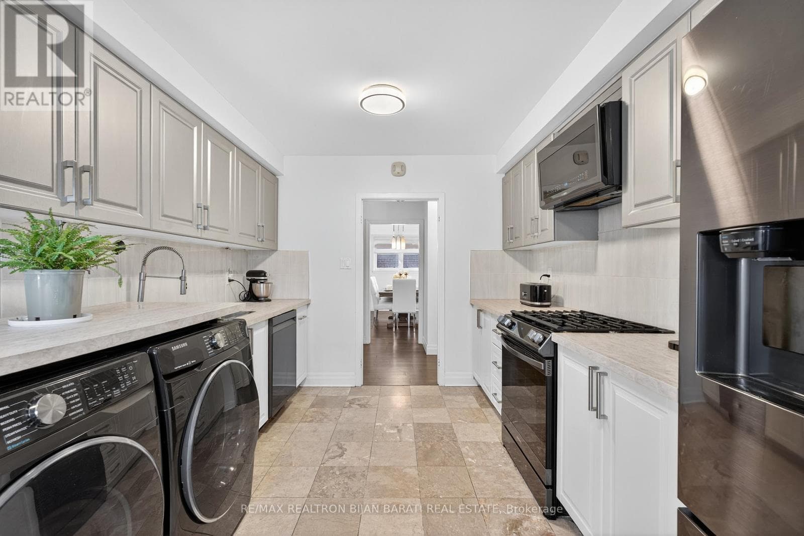Renovated 4-level backsplit in Bayview Woods-Steeles with second-suite potential 22