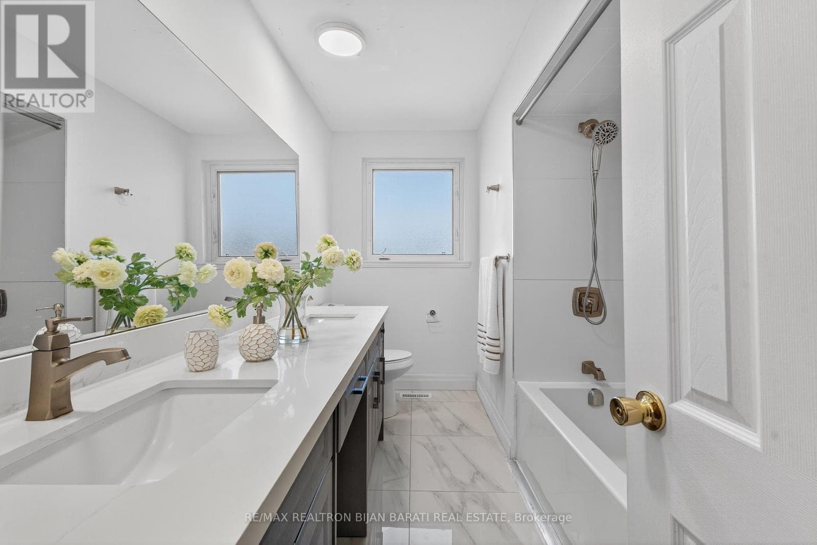 Renovated 4-level backsplit in Bayview Woods-Steeles with second-suite potential 24