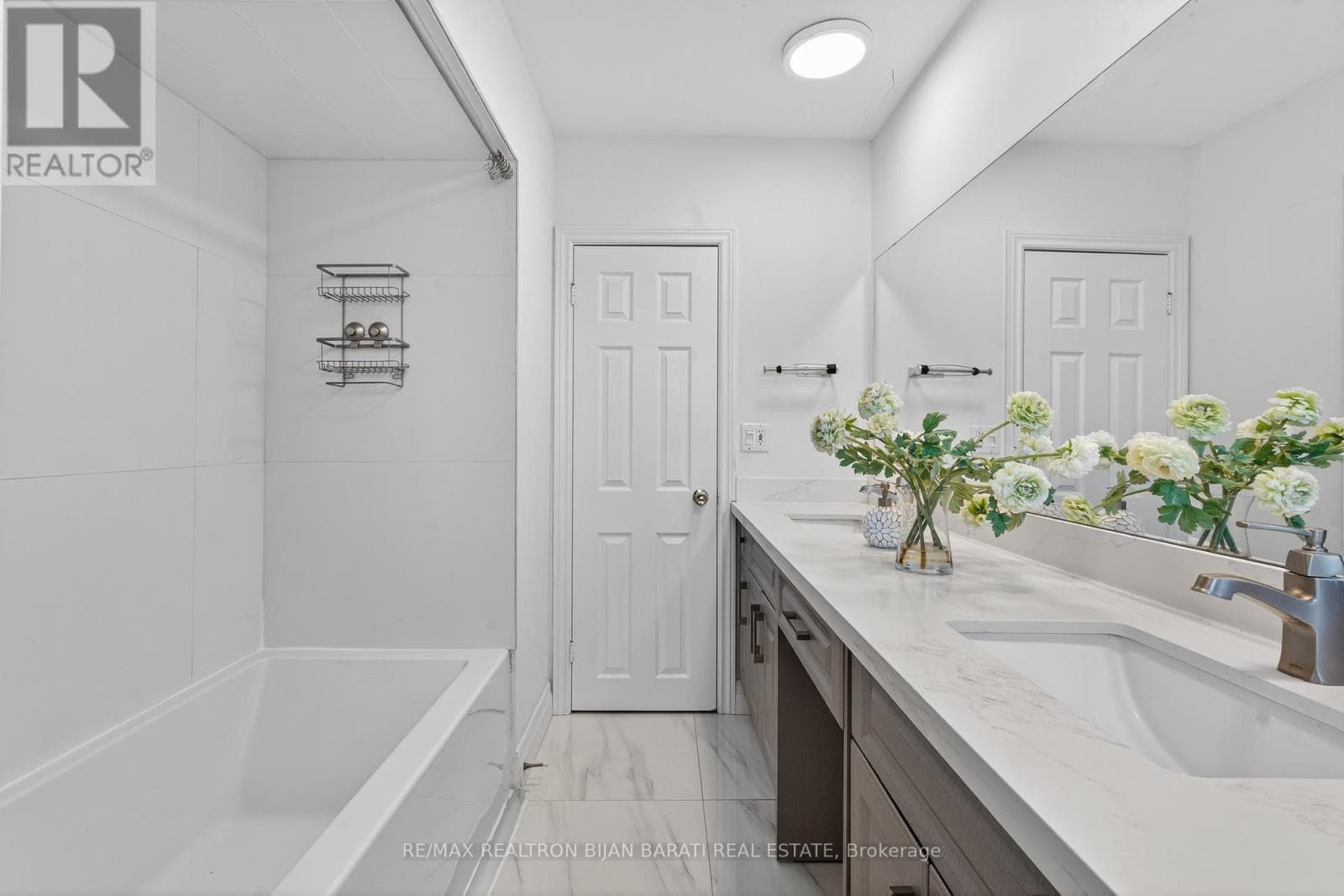 Renovated 4-level backsplit in Bayview Woods-Steeles with second-suite potential 26