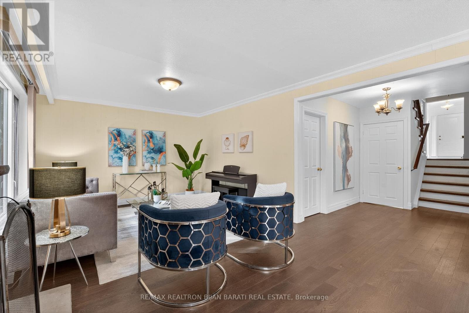 Renovated 4-level backsplit in Bayview Woods-Steeles with second-suite potential 30