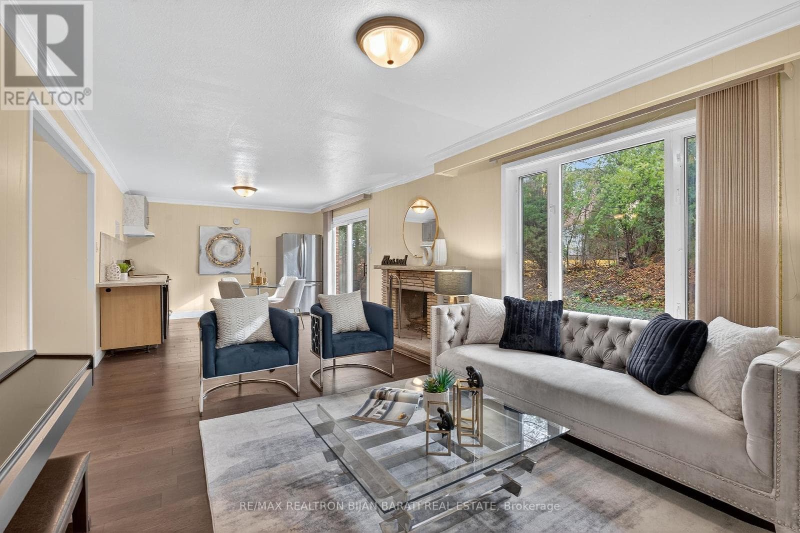 Renovated 4-level backsplit in Bayview Woods-Steeles with second-suite potential 32