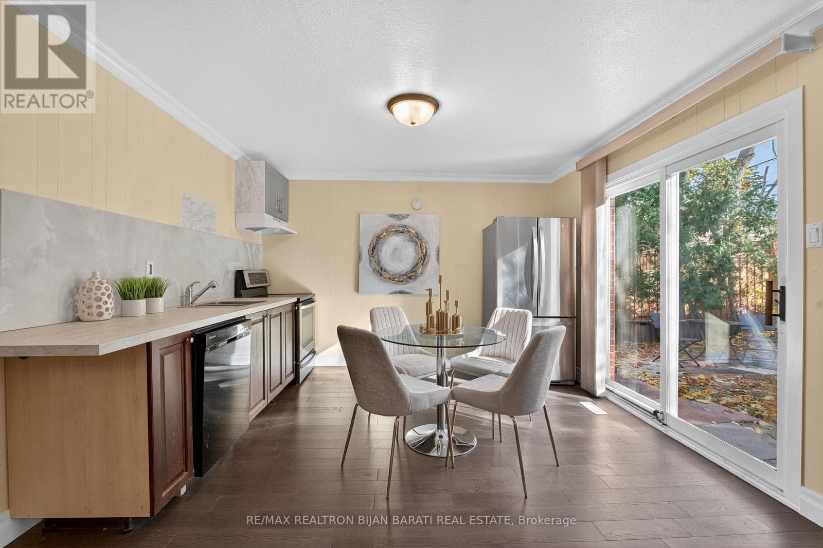 Renovated 4-level backsplit in Bayview Woods-Steeles with second-suite potential 35