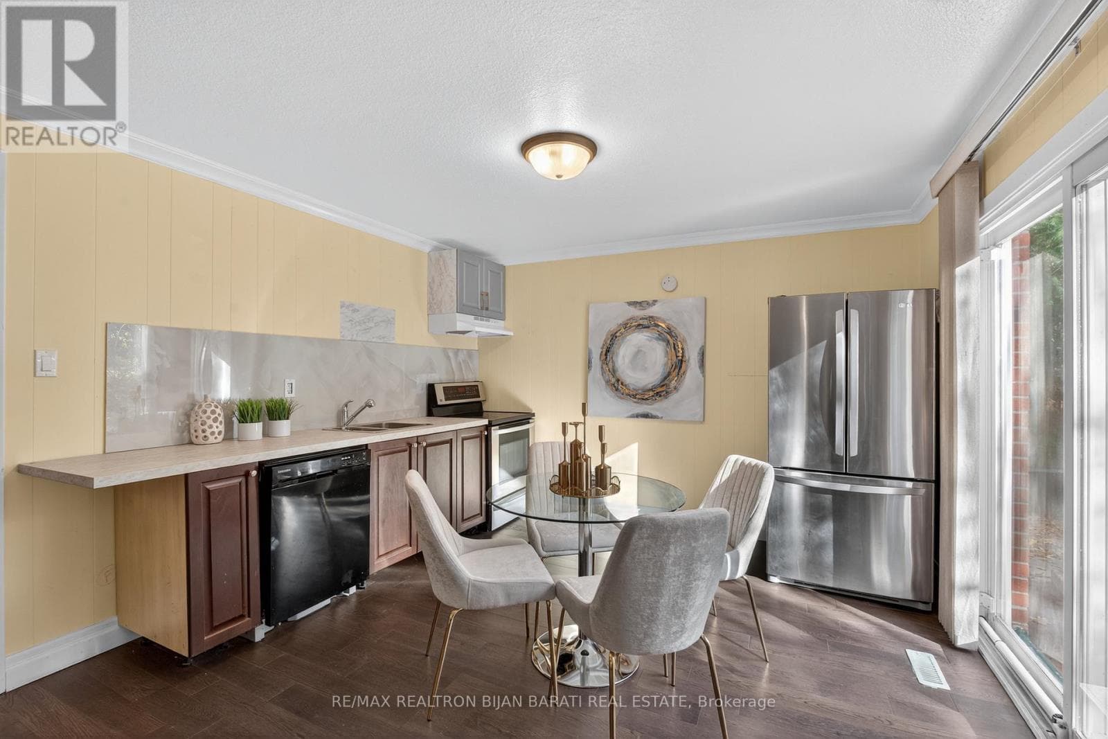 Renovated 4-level backsplit in Bayview Woods-Steeles with second-suite potential 36