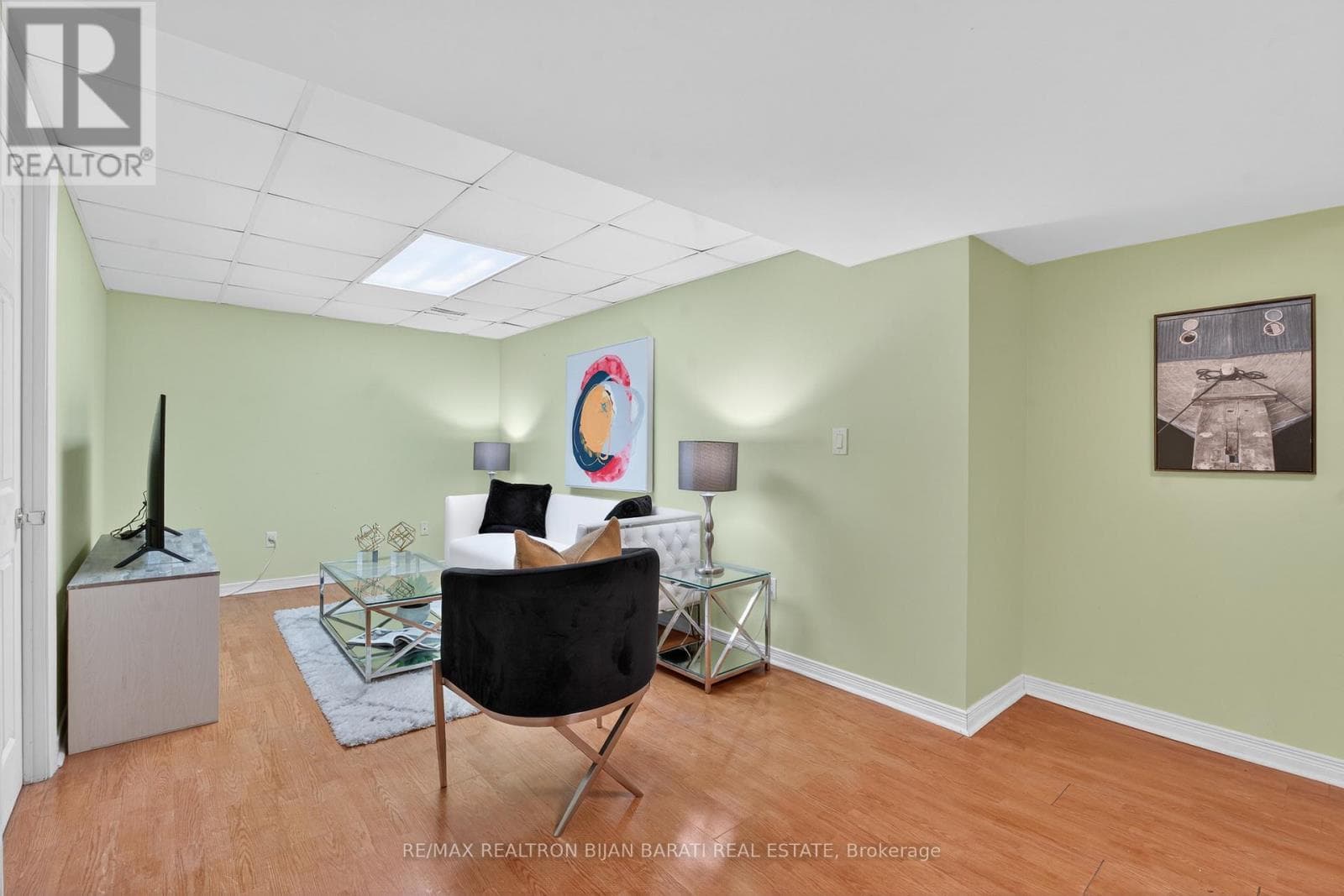 Renovated 4-level backsplit in Bayview Woods-Steeles with second-suite potential 38