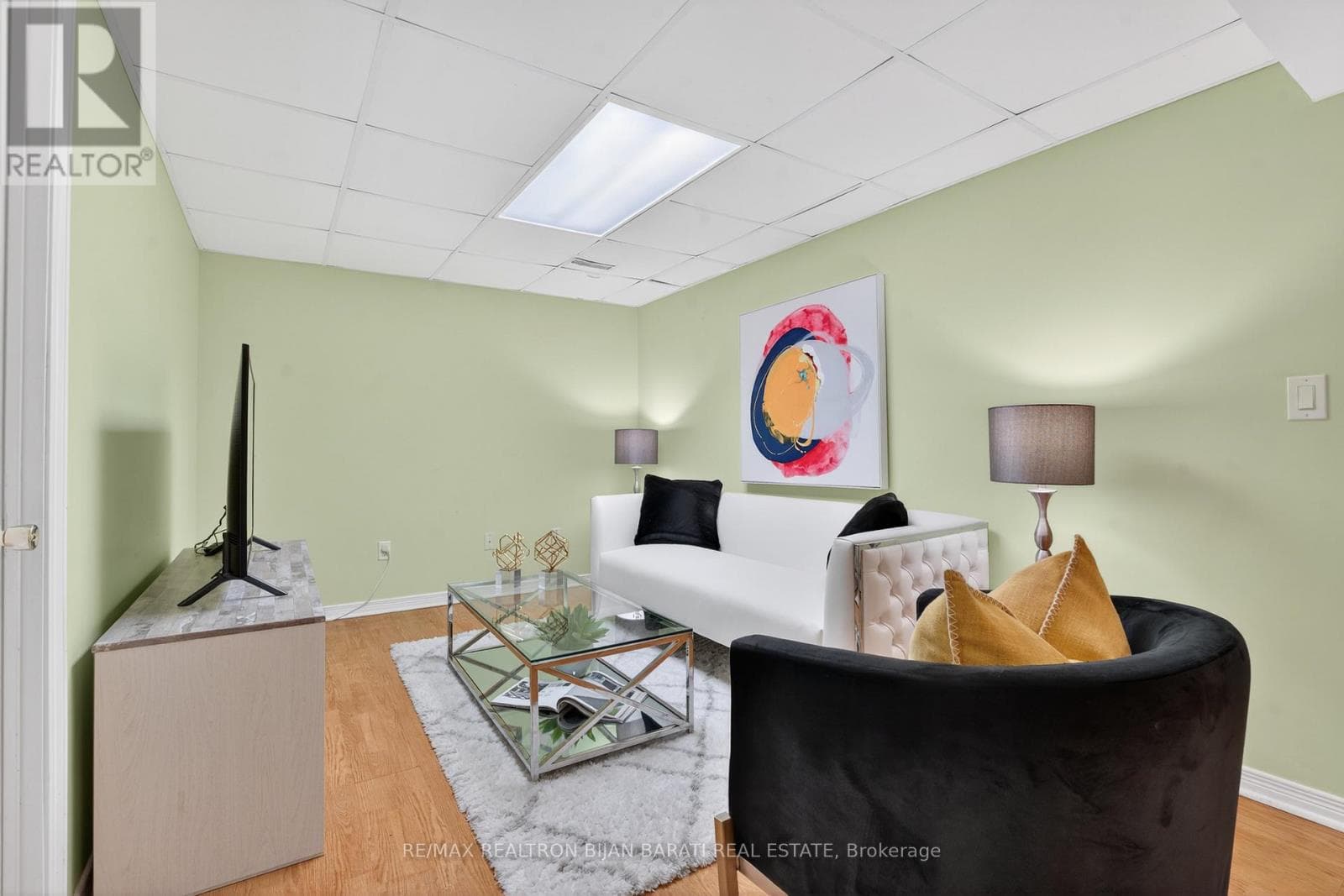 Renovated 4-level backsplit in Bayview Woods-Steeles with second-suite potential 39
