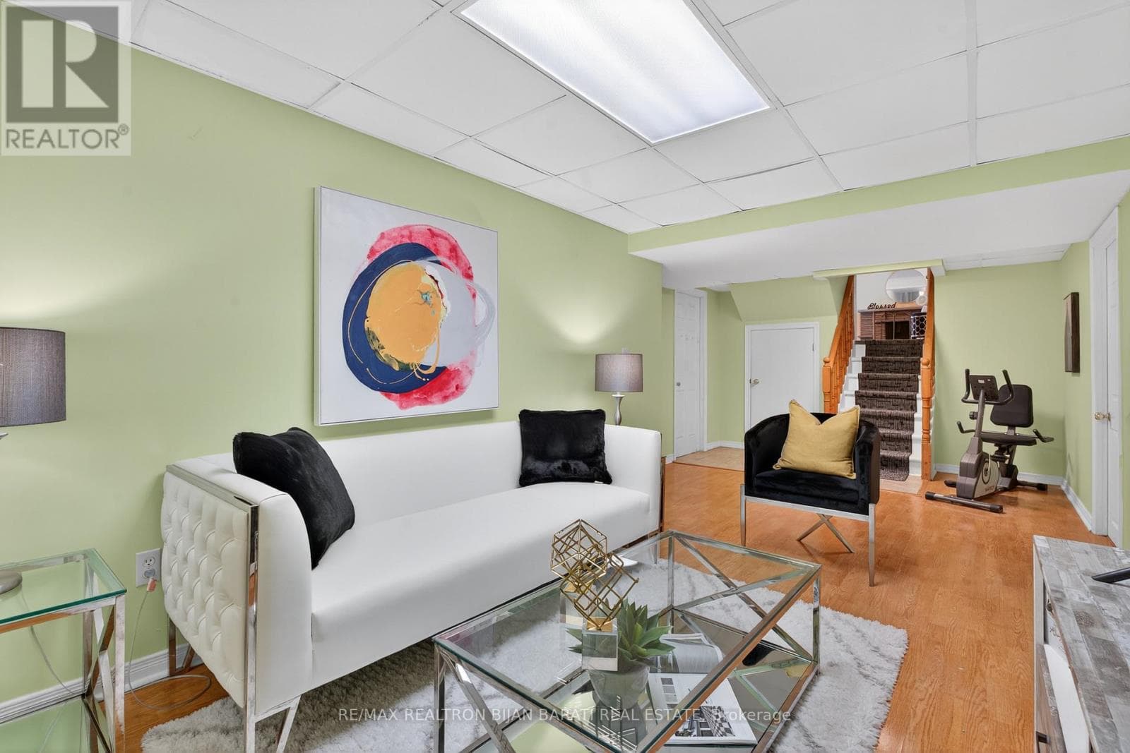 Renovated 4-level backsplit in Bayview Woods-Steeles with second-suite potential 40