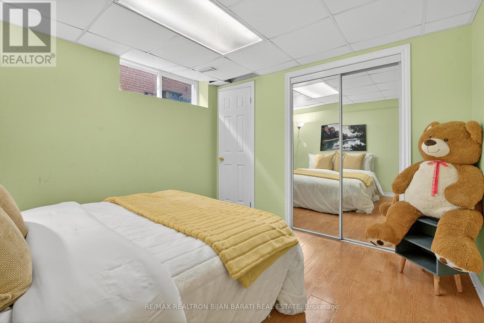 Renovated 4-level backsplit in Bayview Woods-Steeles with second-suite potential 41