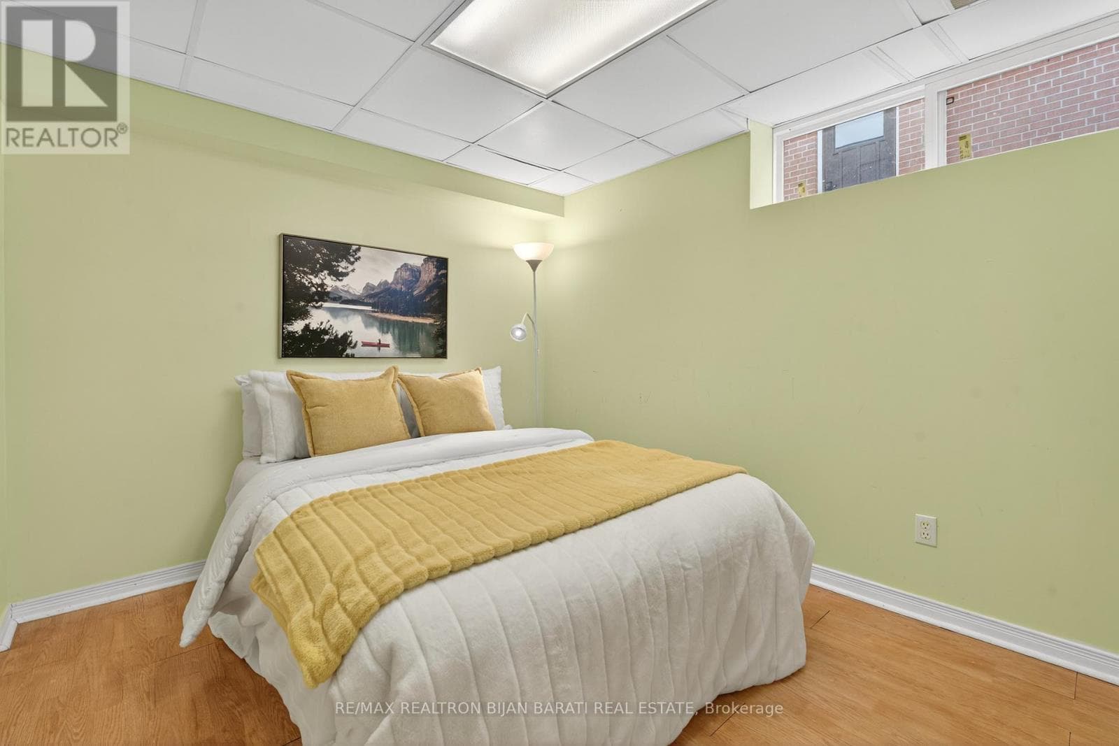 Renovated 4-level backsplit in Bayview Woods-Steeles with second-suite potential 42