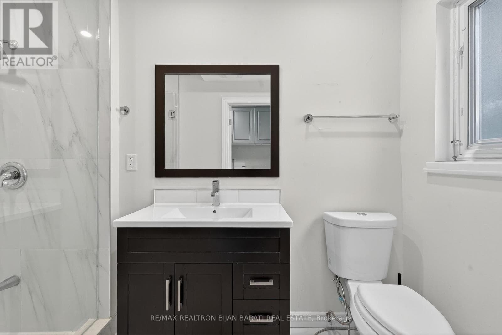 Renovated 4-level backsplit in Bayview Woods-Steeles with second-suite potential 45