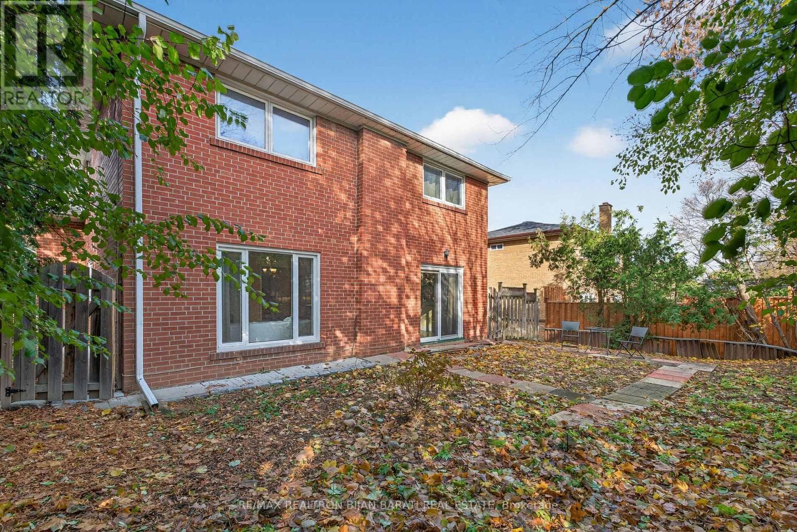 Renovated 4-level backsplit in Bayview Woods-Steeles with second-suite potential 48