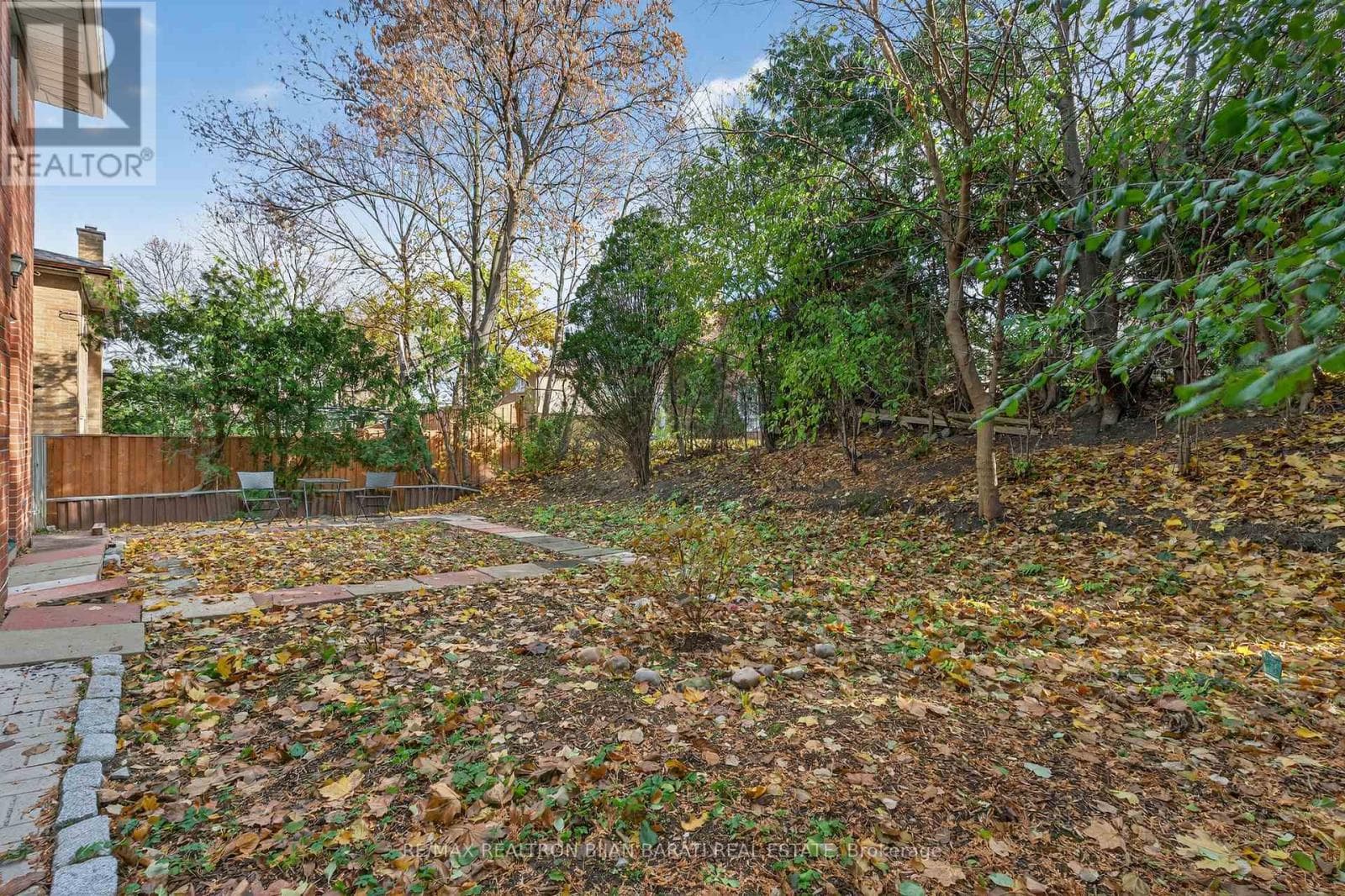 Renovated 4-level backsplit in Bayview Woods-Steeles with second-suite potential 49