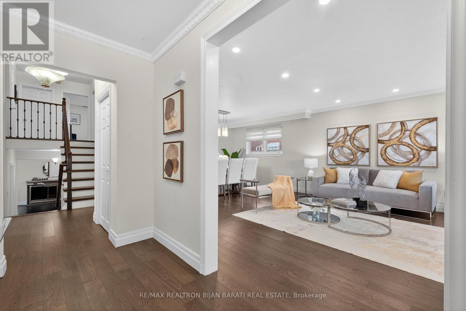 Renovated 4-level backsplit in Bayview Woods-Steeles with second-suite potential 8