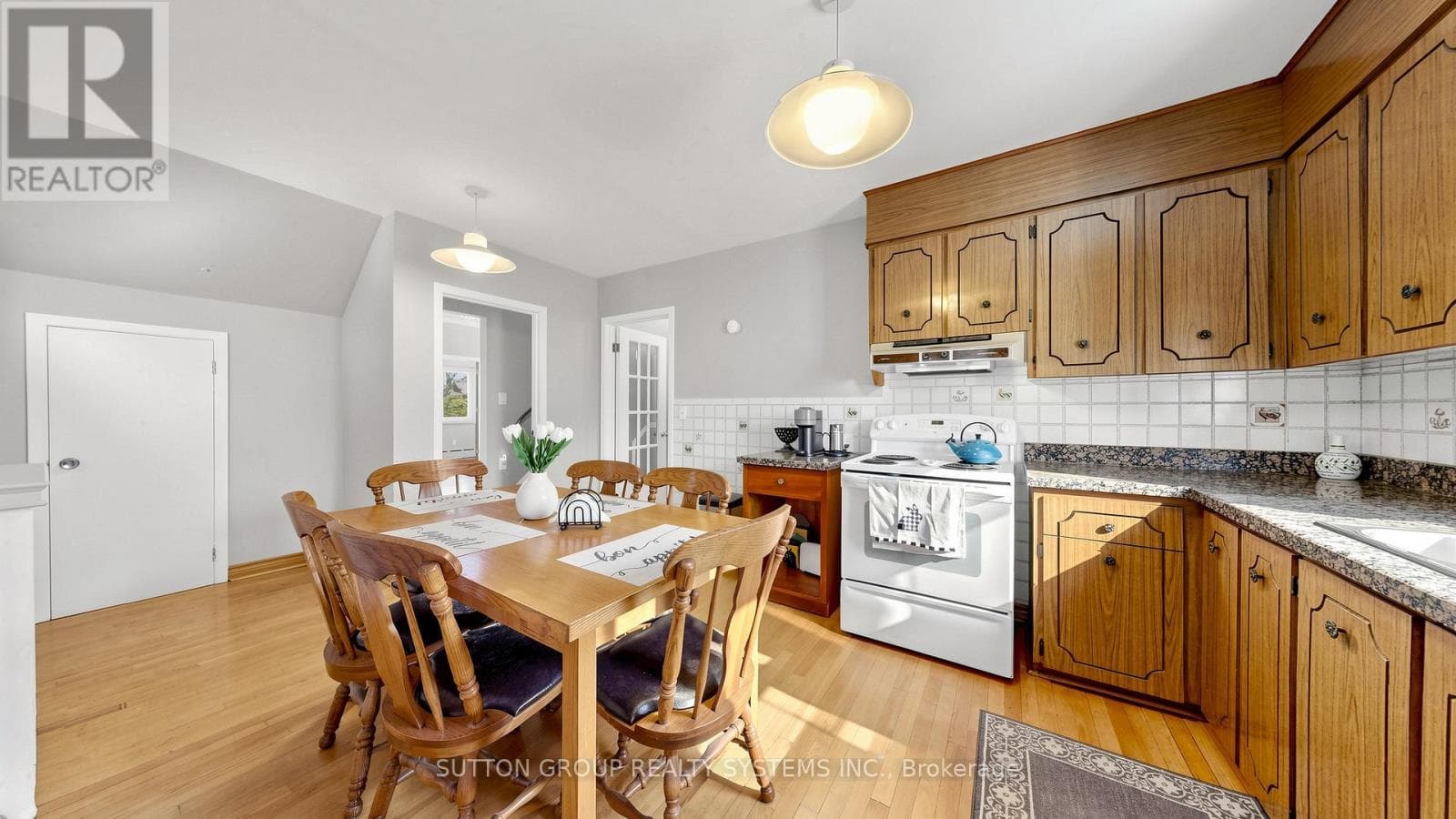 Regal Heights detached on oversized lot with three kitchens and separate-entrance basement 10