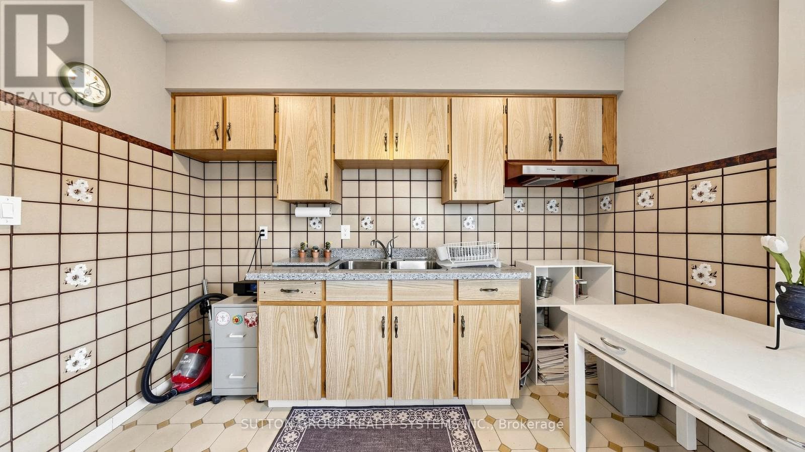 Regal Heights detached on oversized lot with three kitchens and separate-entrance basement 11