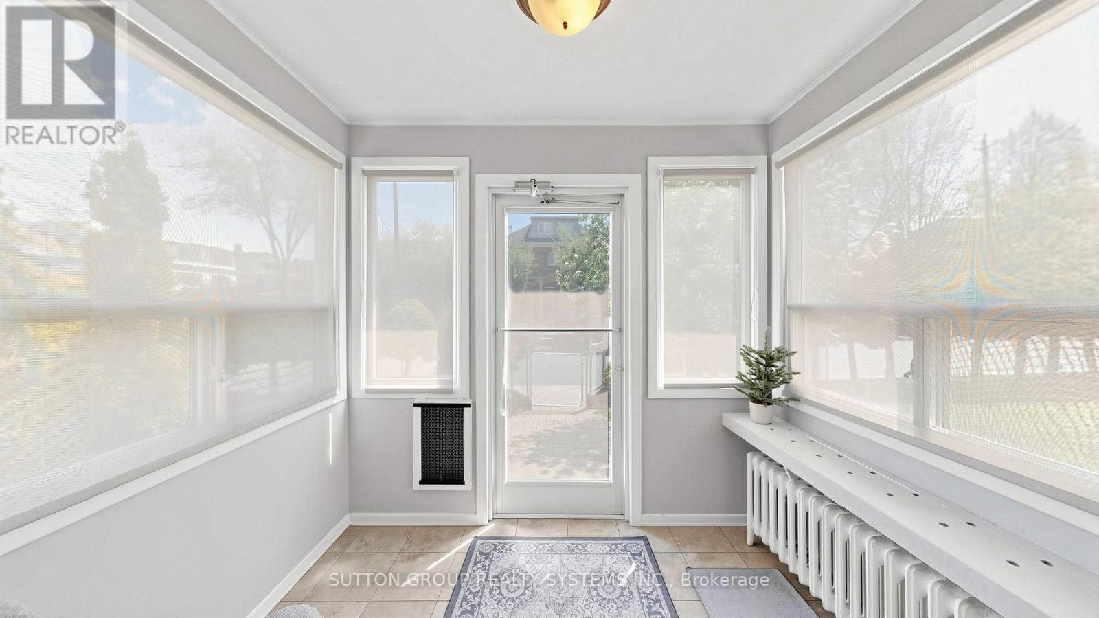 Regal Heights detached on oversized lot with three kitchens and separate-entrance basement 18