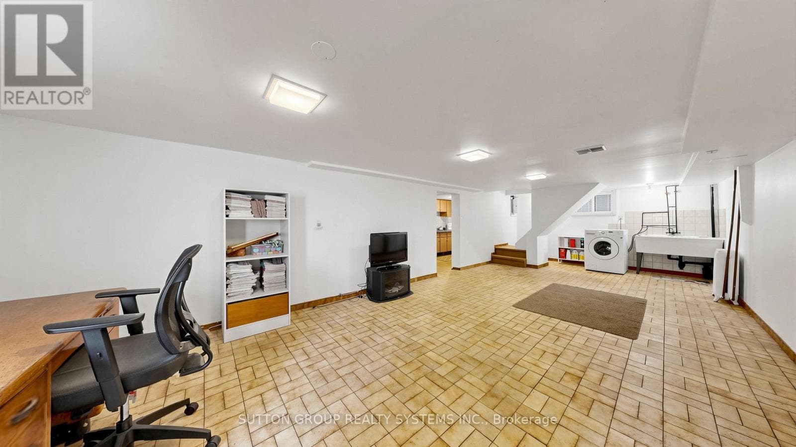Regal Heights detached on oversized lot with three kitchens and separate-entrance basement 27