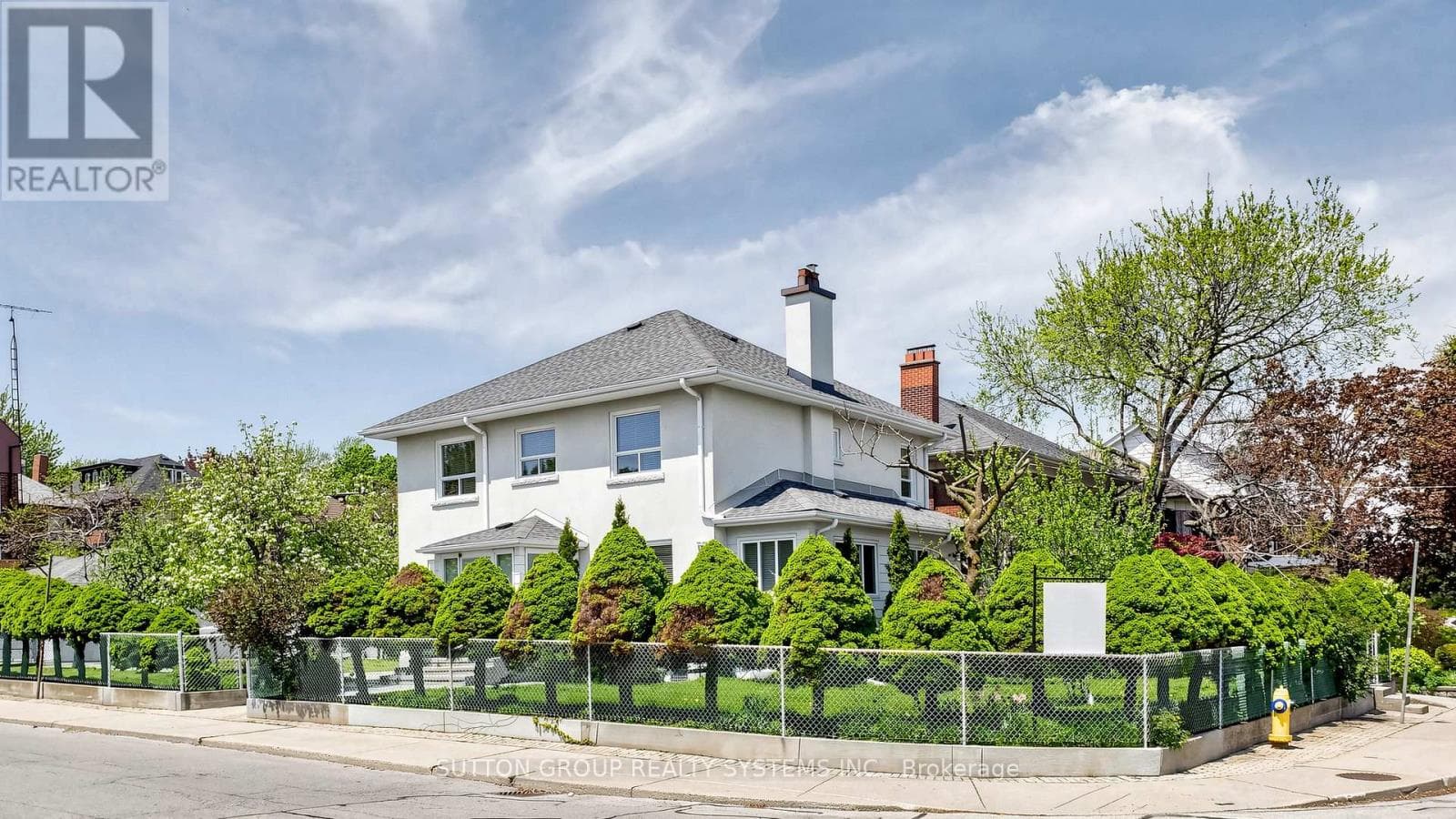 Regal Heights detached on oversized lot with three kitchens and separate-entrance basement 3