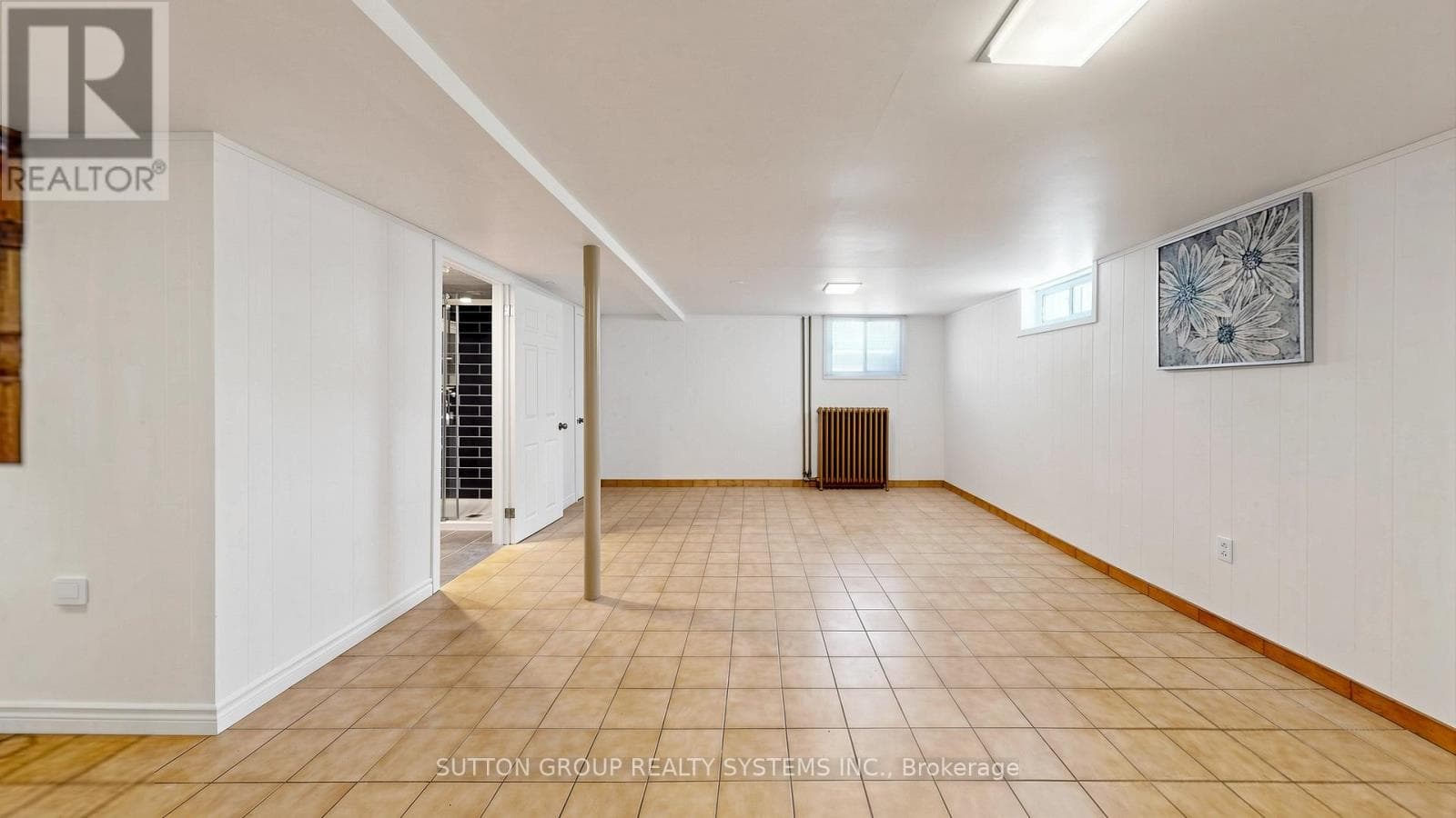Regal Heights detached on oversized lot with three kitchens and separate-entrance basement 32