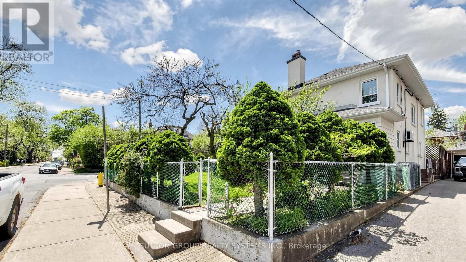 Regal Heights detached on oversized lot with three kitchens and separate-entrance basement 38