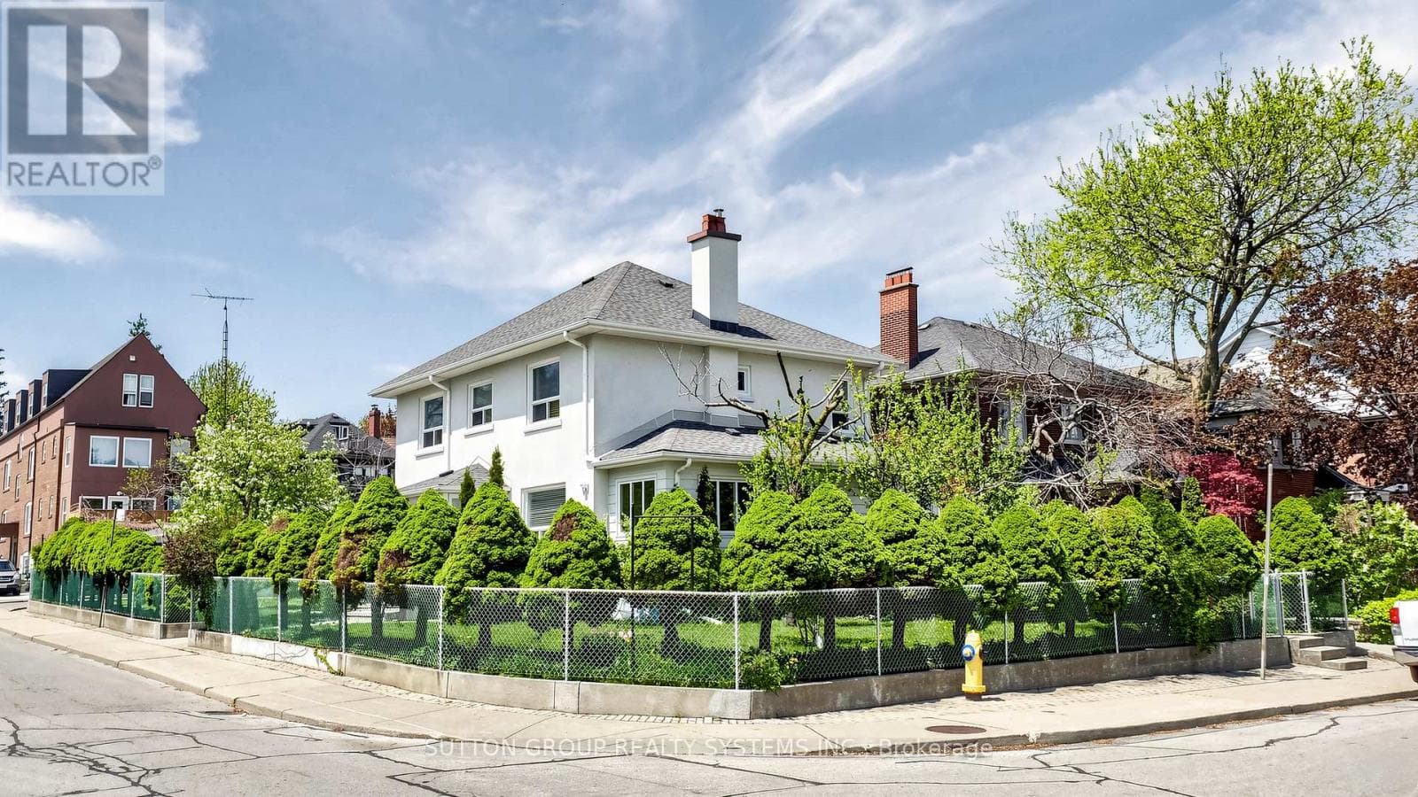 Regal Heights detached on oversized lot with three kitchens and separate-entrance basement 4