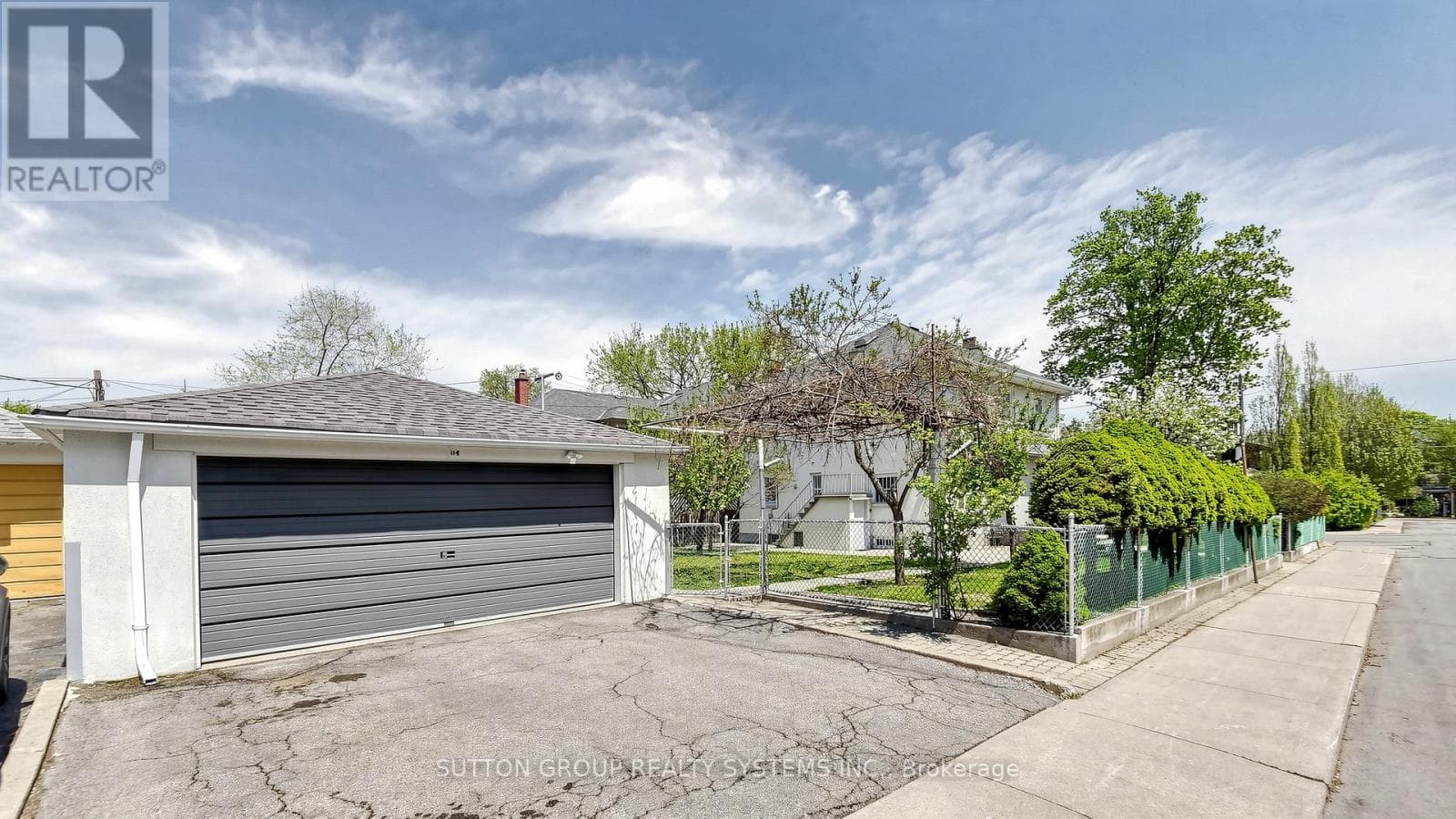 Regal Heights detached on oversized lot with three kitchens and separate-entrance basement 40