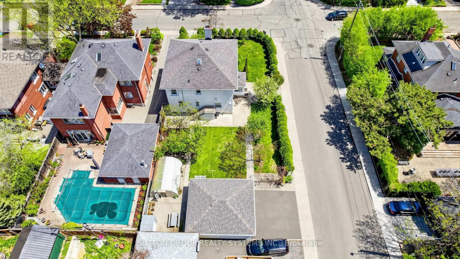 Regal Heights detached on oversized lot with three kitchens and separate-entrance basement 42