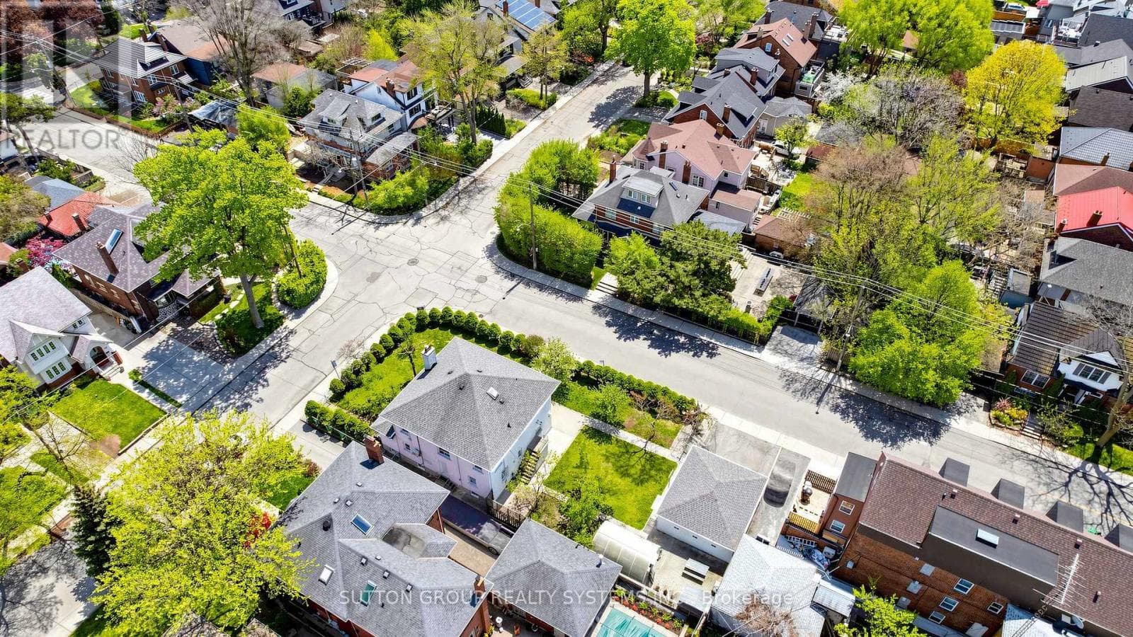 Regal Heights detached on oversized lot with three kitchens and separate-entrance basement 46