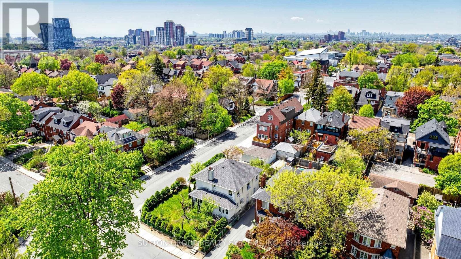Regal Heights detached on oversized lot with three kitchens and separate-entrance basement 47