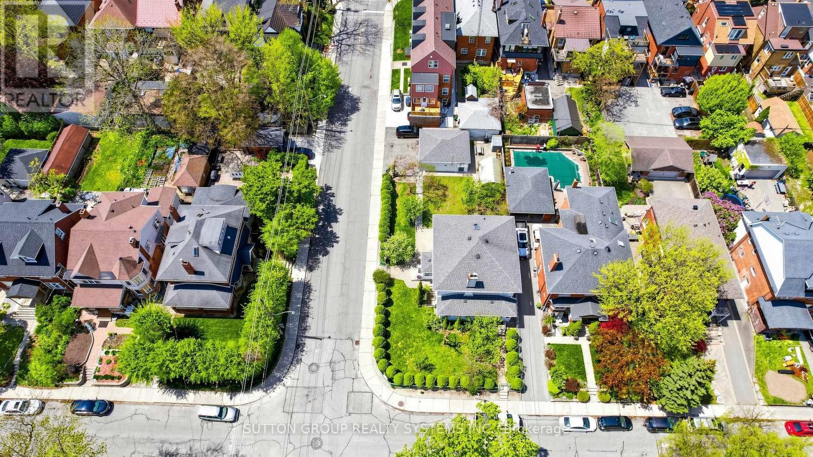 Regal Heights detached on oversized lot with three kitchens and separate-entrance basement 48
